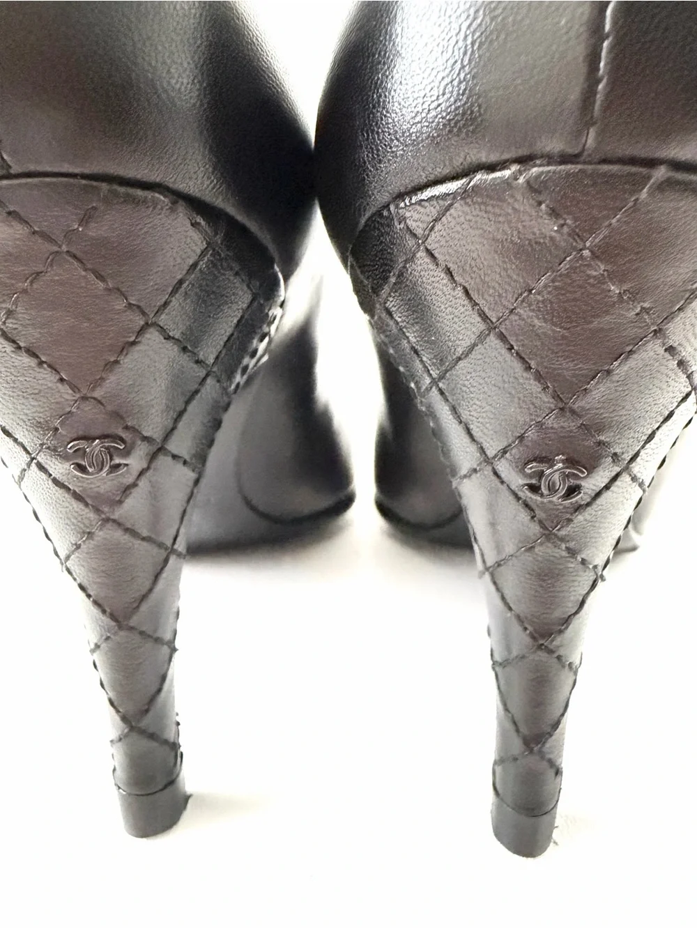 CHANEL | Black Quilted Leather Pointed Toe Pumps CC Logo Heels Size EU 39